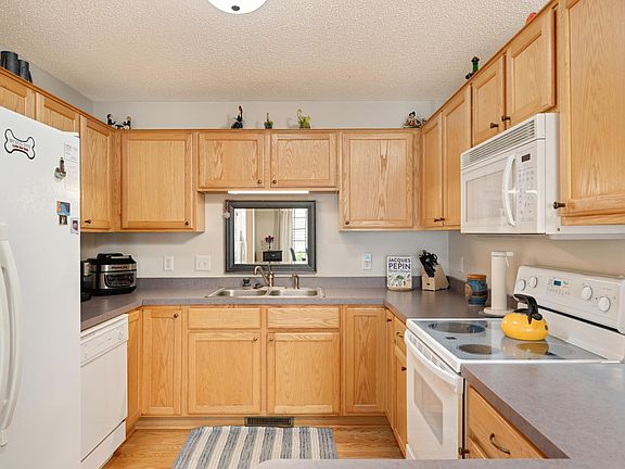 4th image of 6522 Brook Ln