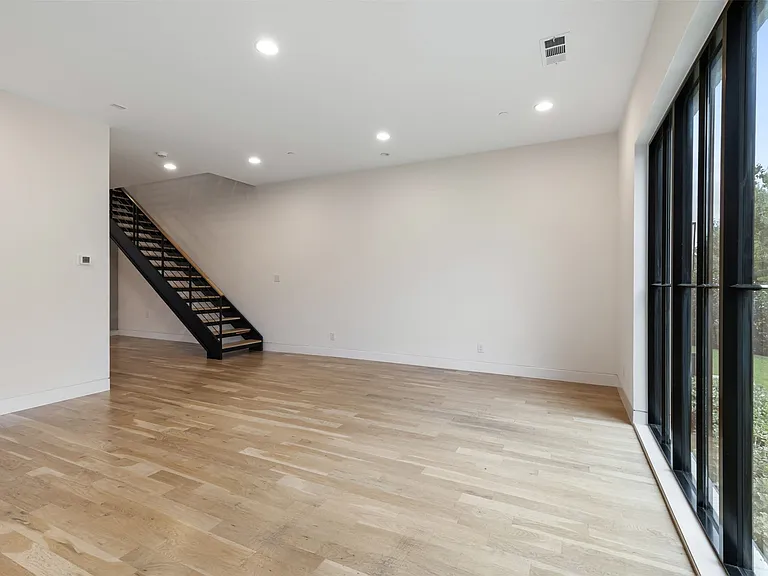 3526 Asbury St — Photo 7