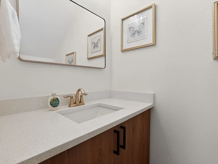210 E Columbus Dr #B — Photo 23
