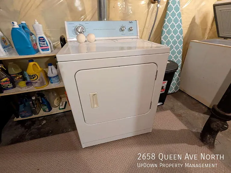 2658 Queen Ave N — Photo 16