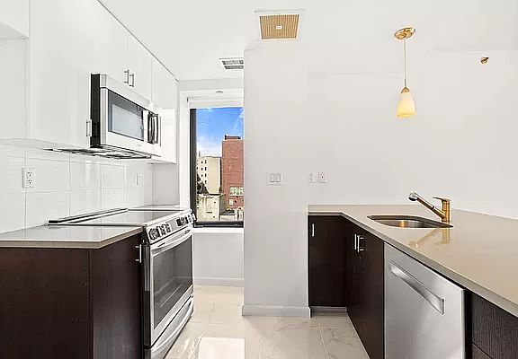 3rd image of 189 Avenue C APT 5A