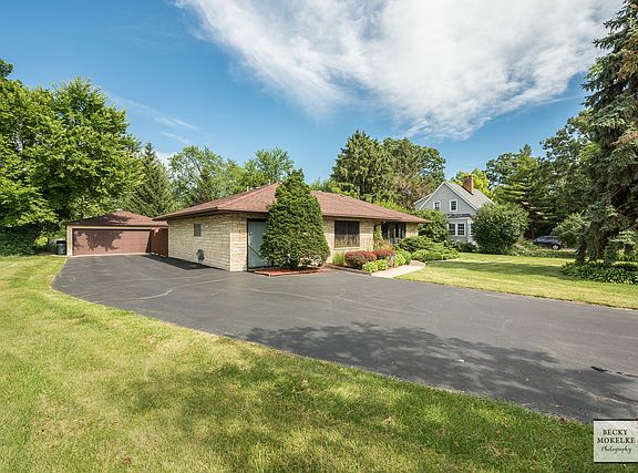 3rd image of 4715 Yackley Ave