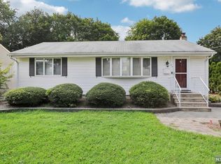 17 Dacotah Ave, Oakland, NJ 07436