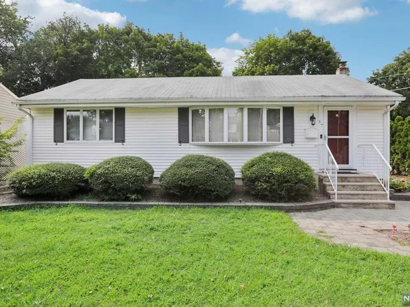 17 Dacotah Ave, Oakland, NJ 07436