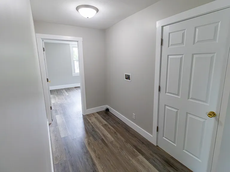 46 Saint Clair St — Photo 11