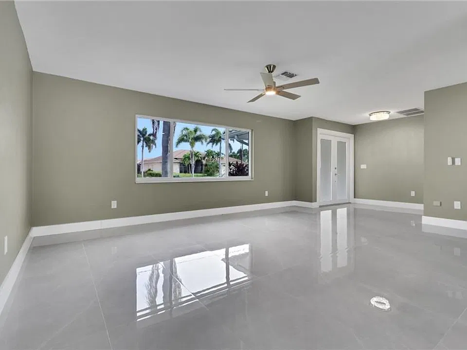 1004 SW 51st Ter