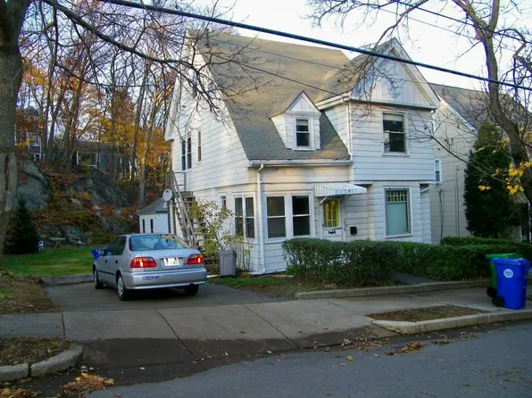33 Thurston Rd #2B, Newton Upper Falls, MA 02464