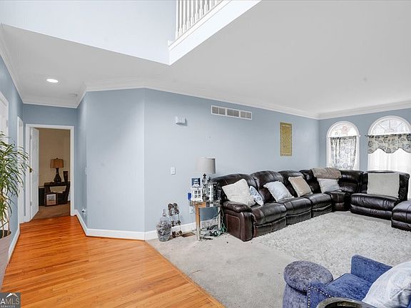 2nd image of 215 Pebblecreek Pl SW