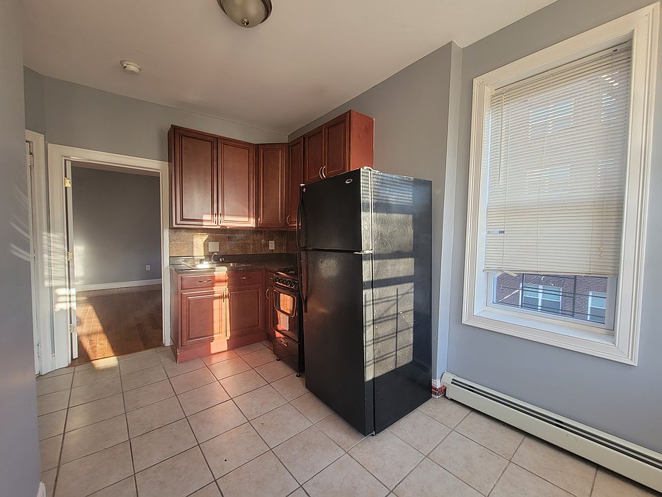 2nd image of 520 25th St #9E