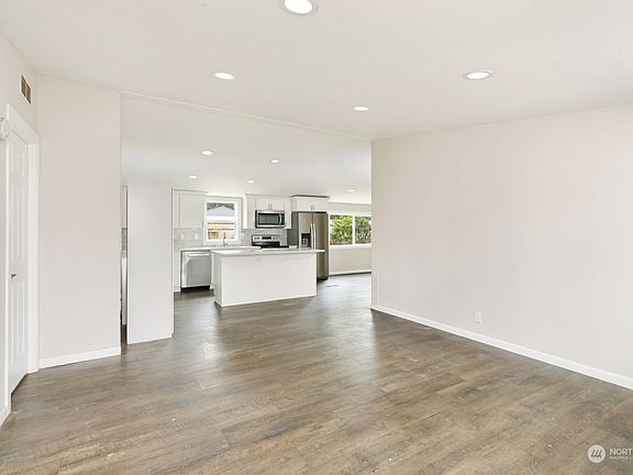 4th image of 20005 45th Avenue Ct E