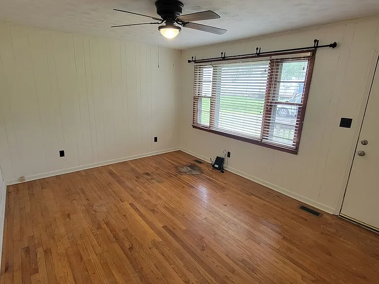 1508 Holladay Rd — Photo 5