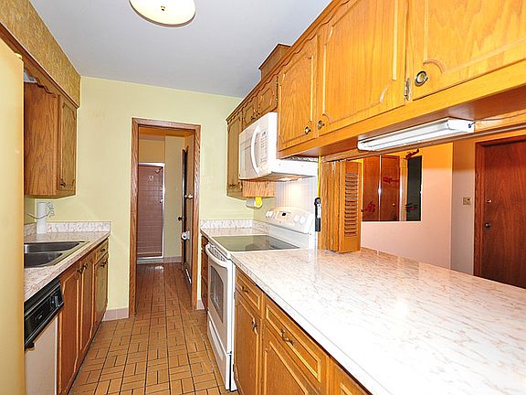 4th image of 5612-14 S Denis Ct