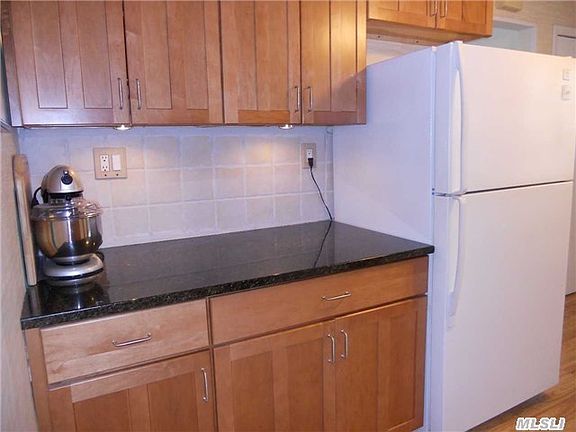 5th image of 212 N Queens Ave