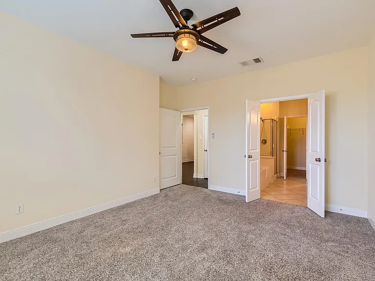 2210 Onion Creek Pkwy #402 — Photo 13