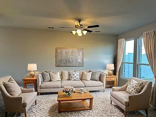 1016 Portina Dr — Photo 4