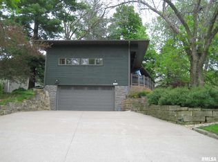1815 Randall Ct, Clinton, IA 52732