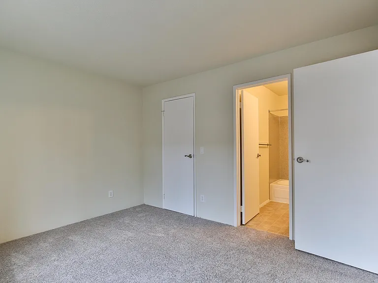 Charbonneau Apartments — Photo 38