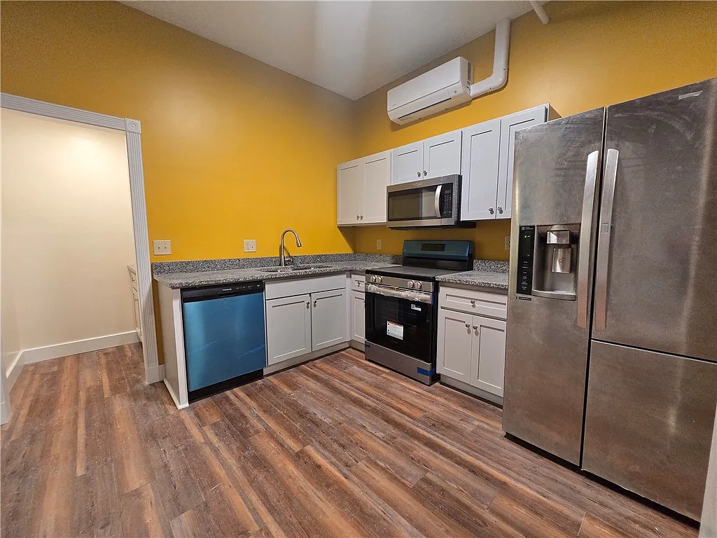 2 bed, 1.0 bath, 11232 sqft, $1,500 — Photo 4