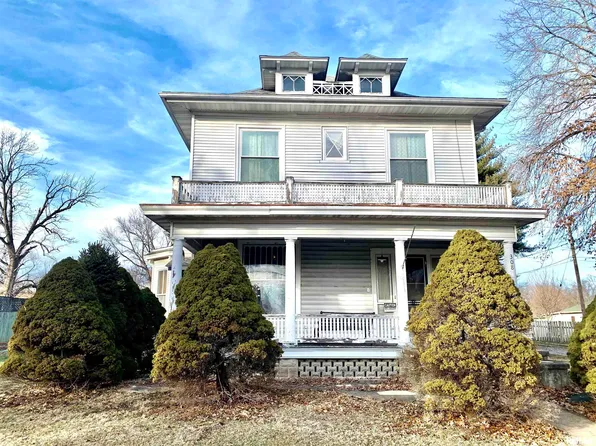 308 Franklin St, White Hall, IL 62092