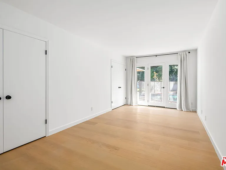 1836 N Doheny Dr — Photo 33