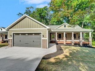 892 Crenshaw St, Pendleton, SC 29670