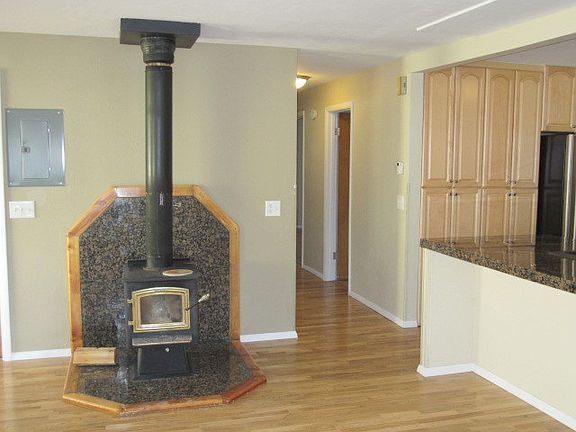 5th image of 205 W Hotchkiss Ave