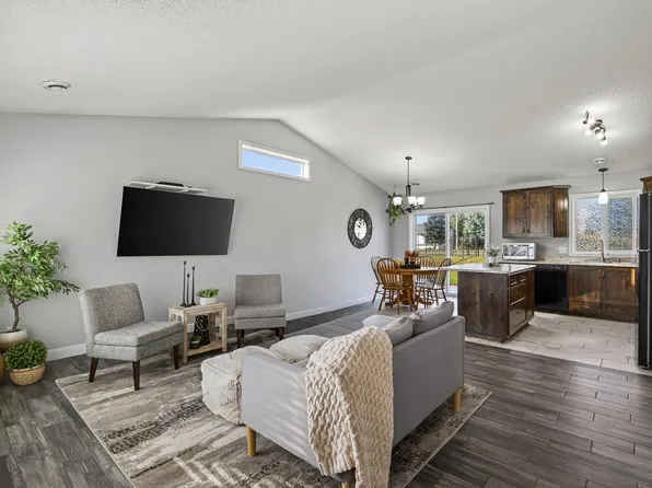 791 Park Brook Rd NW, Isanti, MN 55040