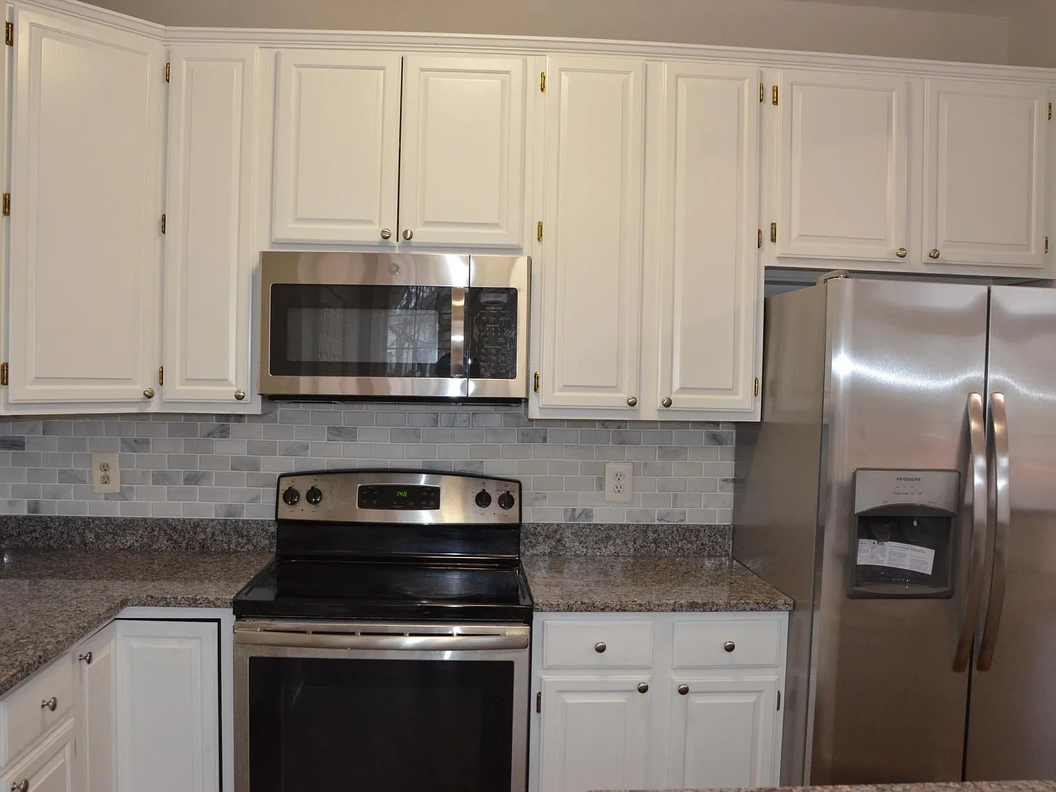 3 bed, 2.5 bath, 2400 sqft, $3,500 — Photo 3