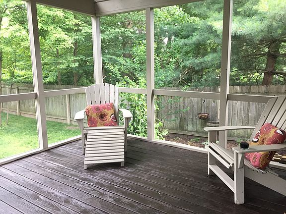 4th image of 328 Spruce Hill Dr