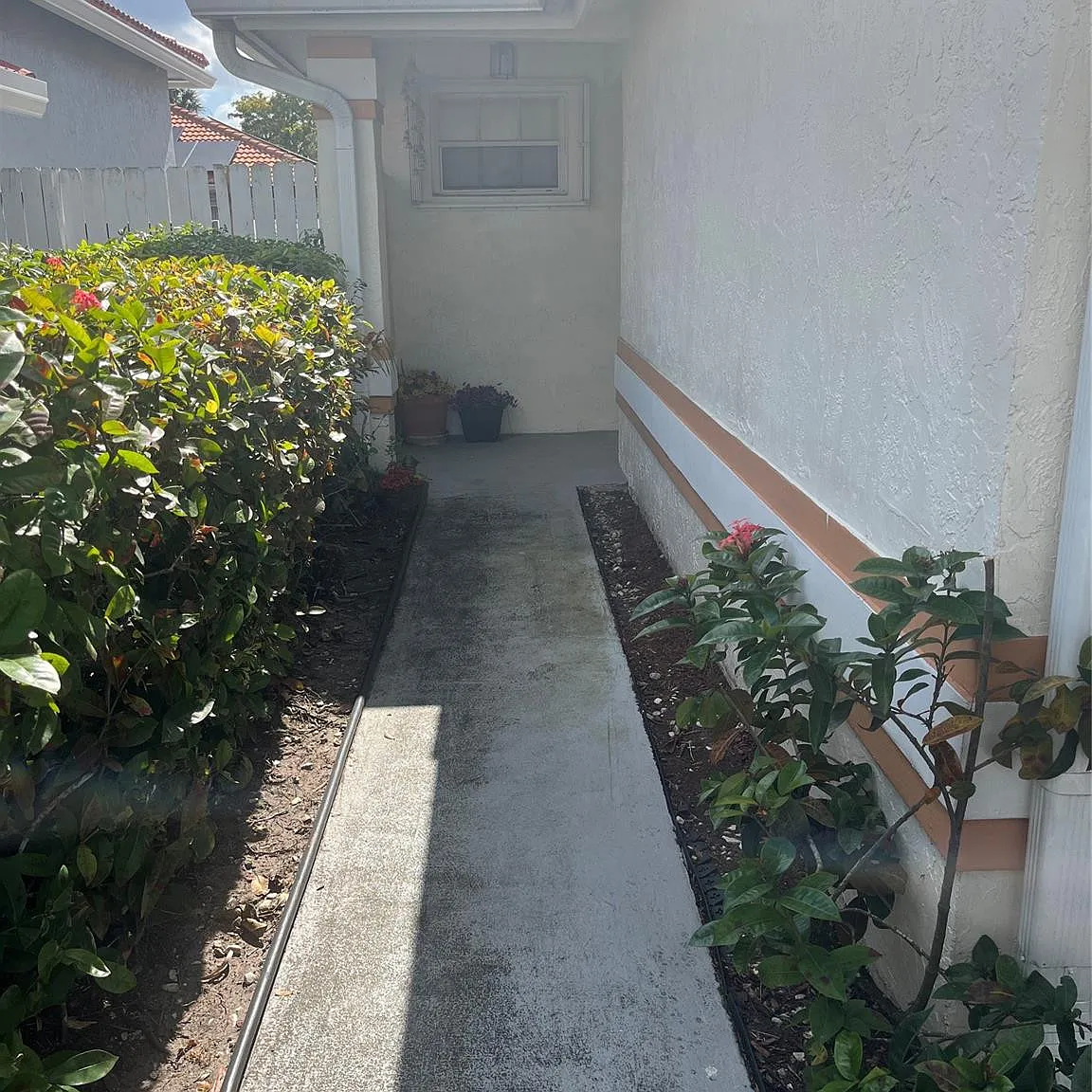3 bed, 2.0 bath, 1452 sqft, $3,400 — Photo 2