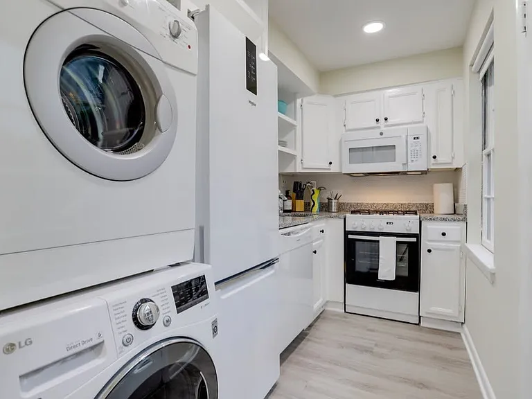 409 D St SE #B — Photo 8