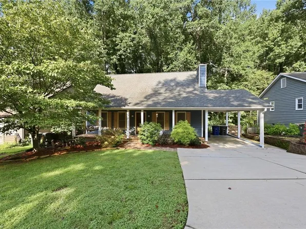 4957 Lochraven Dr, Winston Salem, NC 27104