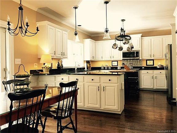 4th image of 301 Bradwyck Ct