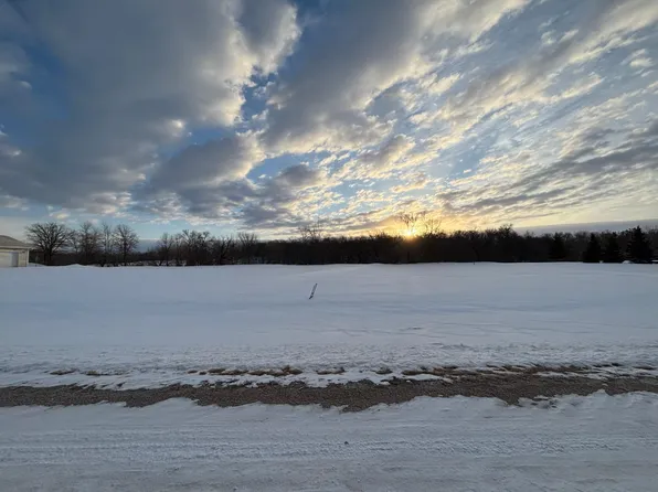 1502 Oakland Park Rd, Thief River Falls, MN 56701