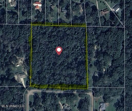 5th image of Castlewood Dr