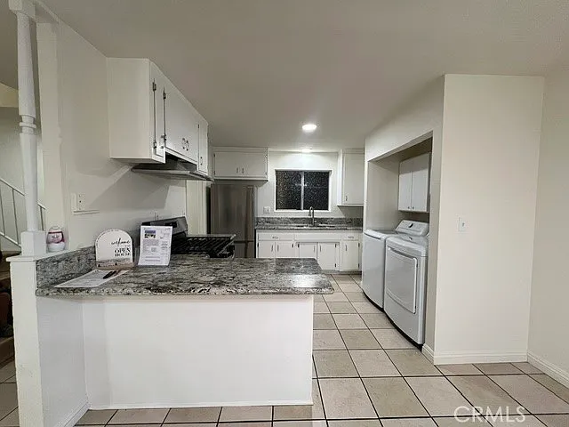 684 E Lee Pl — Photo 36