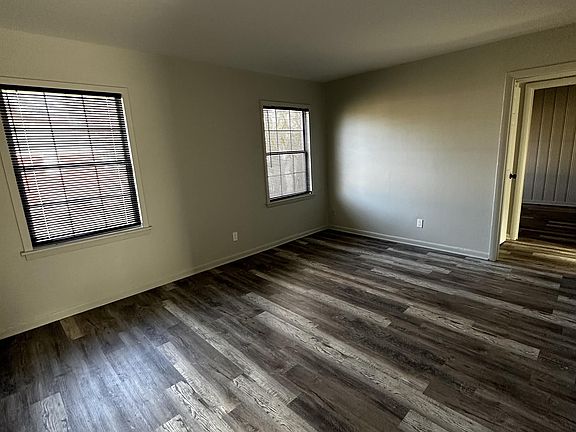 4th image of 1436 Canfield Ave