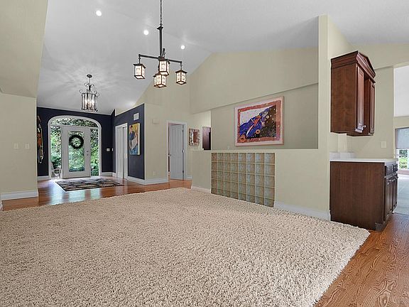 5th image of 312 Westminster