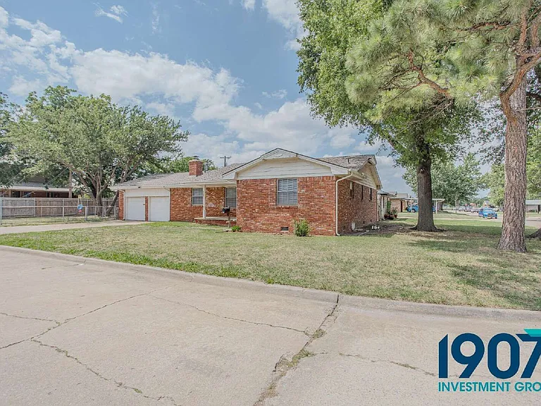1101 SW 72nd St — Photo 3