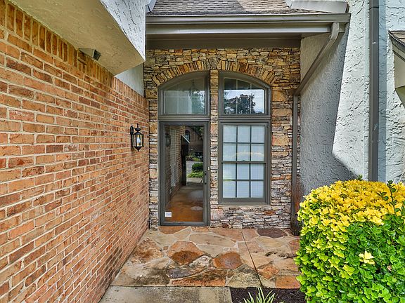 3rd image of 948 Ethans Glen Dr