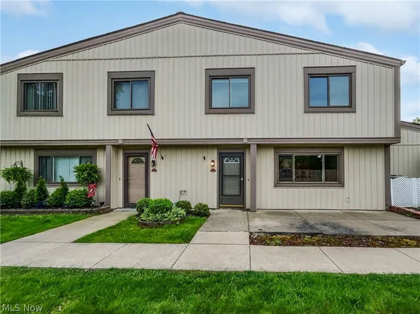 11646 Club House Dr #27, North Royalton, OH 44133