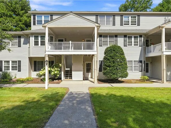 106 Trellis Dr, West Warwick, RI 02893