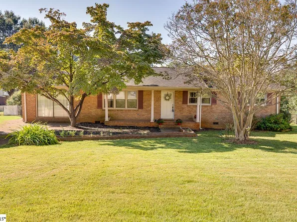 2046 Fort Prince Blvd, Wellford, SC 29385