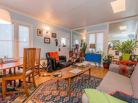 3rd image of 7558 Willoughby Ave