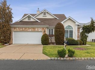 31 Westminster Dr, Monroe Township, NJ 08831