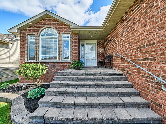 2nd image of 11 Fox Den Dr