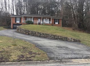 5320 Cave Spring Ln, Roanoke, VA 24018