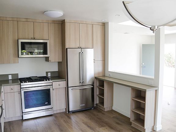5th image of 2521 Beverley Ave APT 1