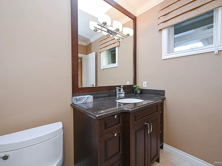 2557 Lawson Ave — Photo 28