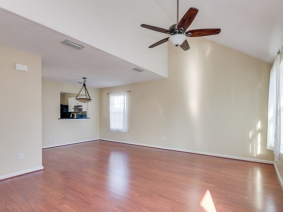 3rd image of 504 Great Oak Ct